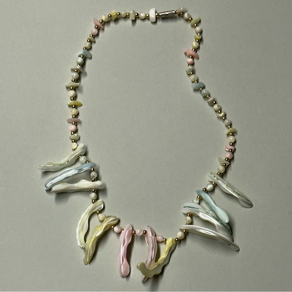 VINTAGE Pastel Coloured Painted Mother of Pearl Necklace